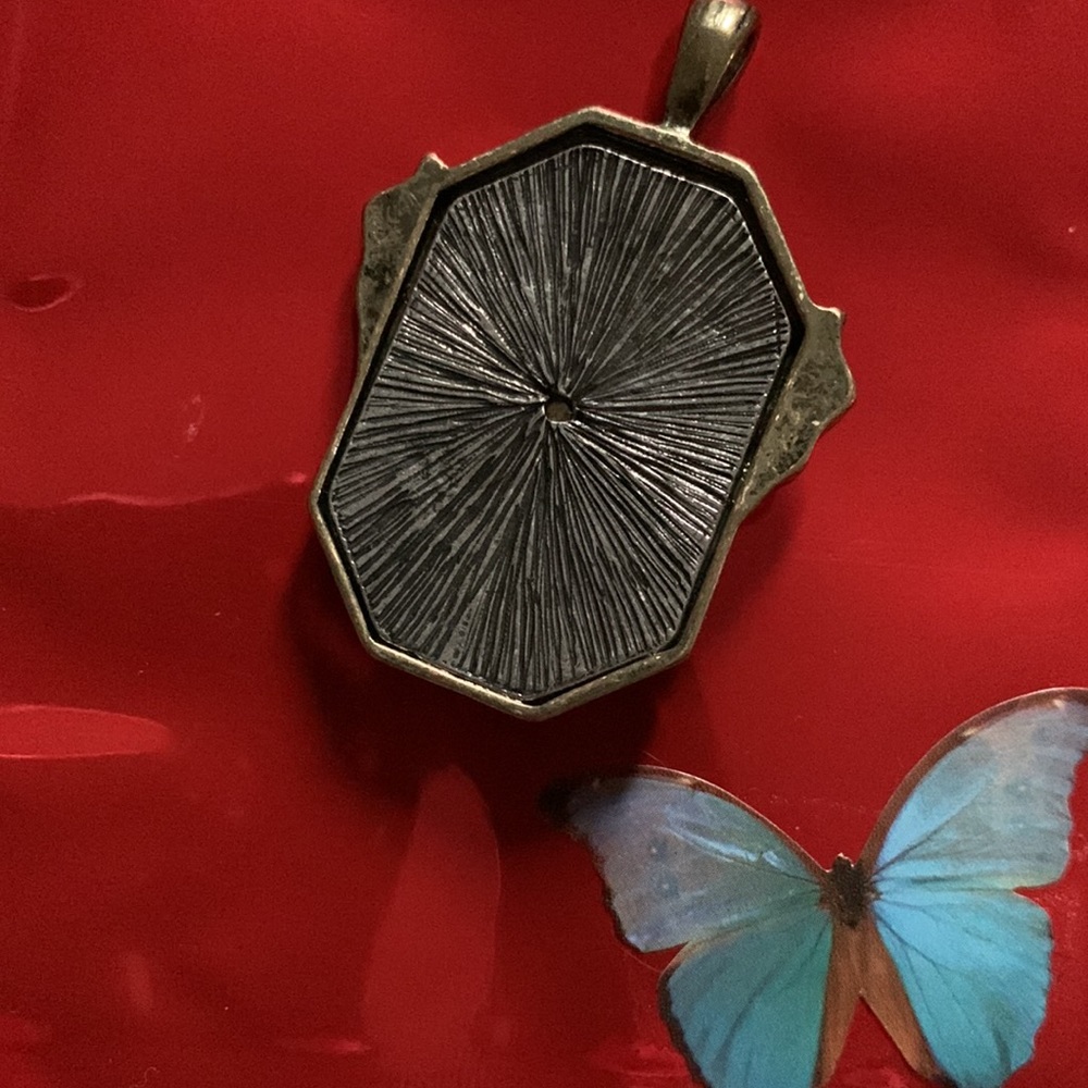 Butterfly pendant - Picture 4 of 6